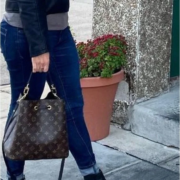 Louis Vuitton Neo Noe MM - Picture 7 of 9